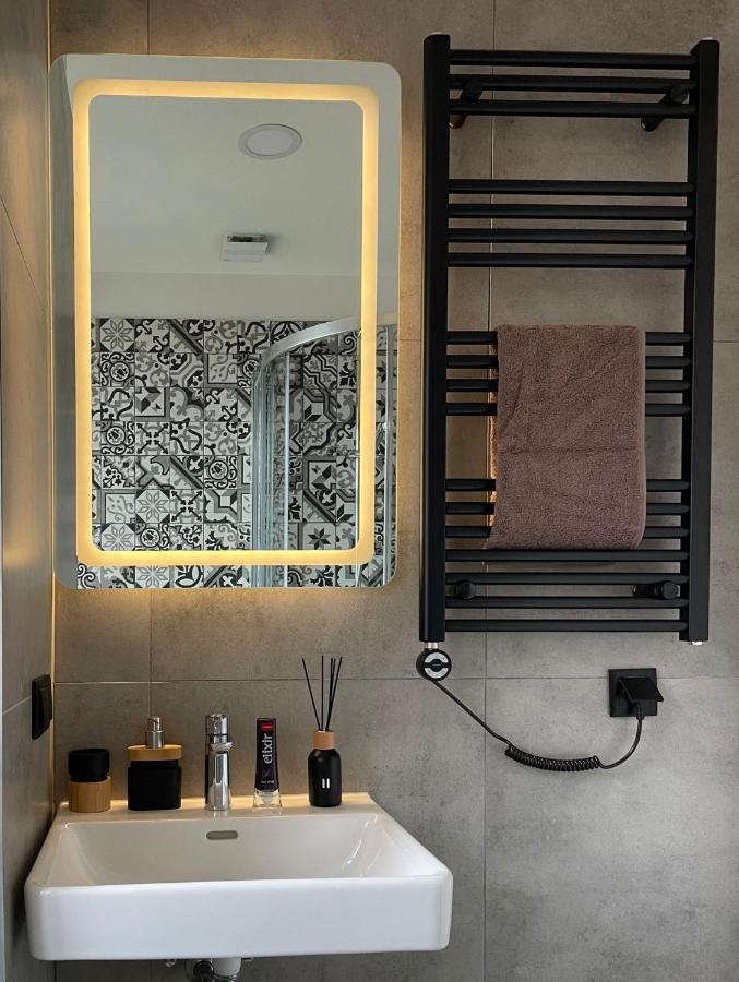 Premium Apartment In Quiet & Historical Area Riga Buitenkant foto