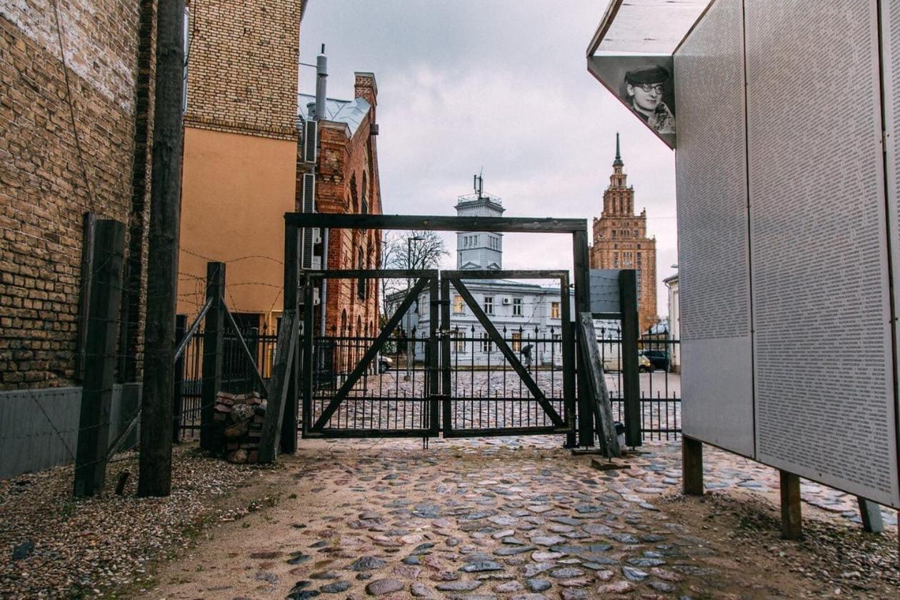Premium Apartment In Quiet & Historical Area Riga Buitenkant foto